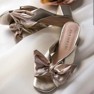 Jack Rogers Women's Debra Mid Heel Sandals Size: 8.5 Color: Platinum